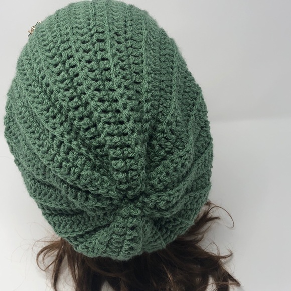 Winter beanie hat with anchor brooch green New hand crochet by me - Picture 5 of 6
